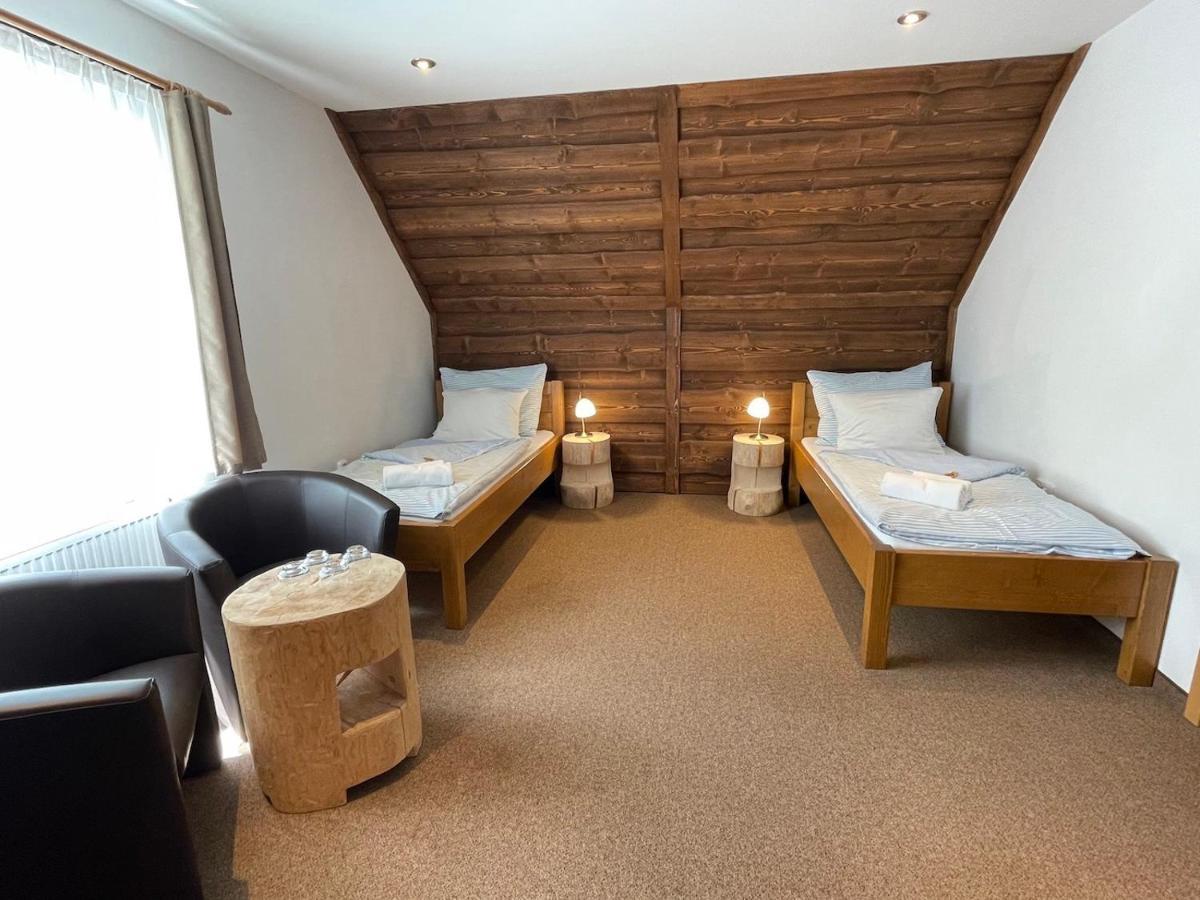 Hotel Kristian Kubova Huť المظهر الخارجي الصورة