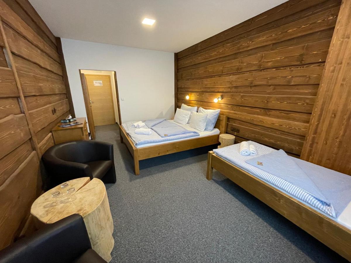Hotel Kristian Kubova Huť المظهر الخارجي الصورة