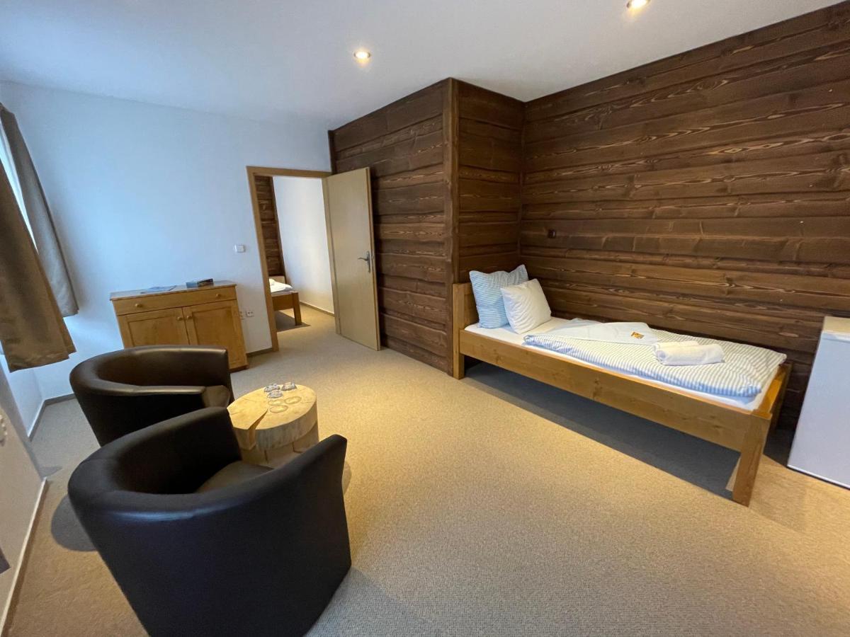 Hotel Kristian Kubova Huť المظهر الخارجي الصورة
