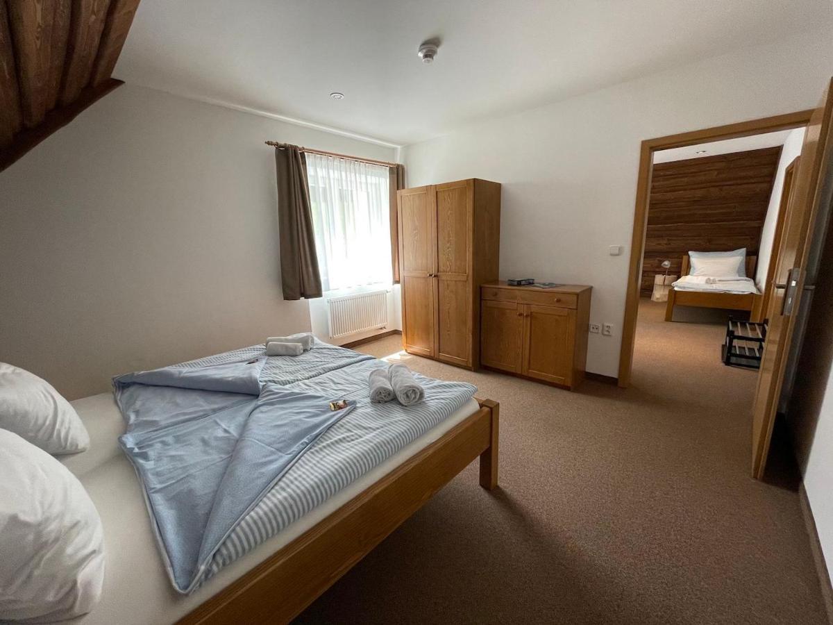 Hotel Kristian Kubova Huť المظهر الخارجي الصورة