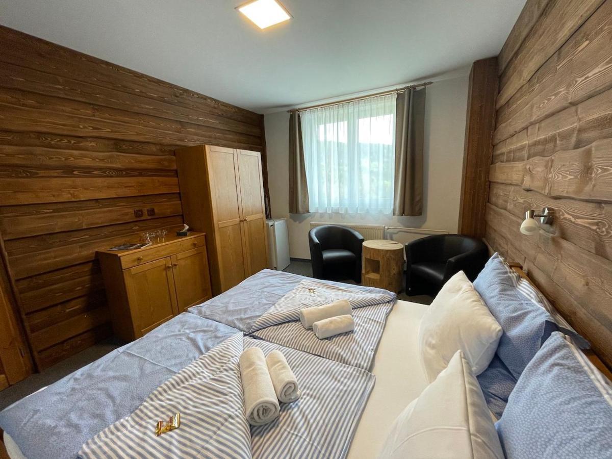Hotel Kristian Kubova Huť المظهر الخارجي الصورة