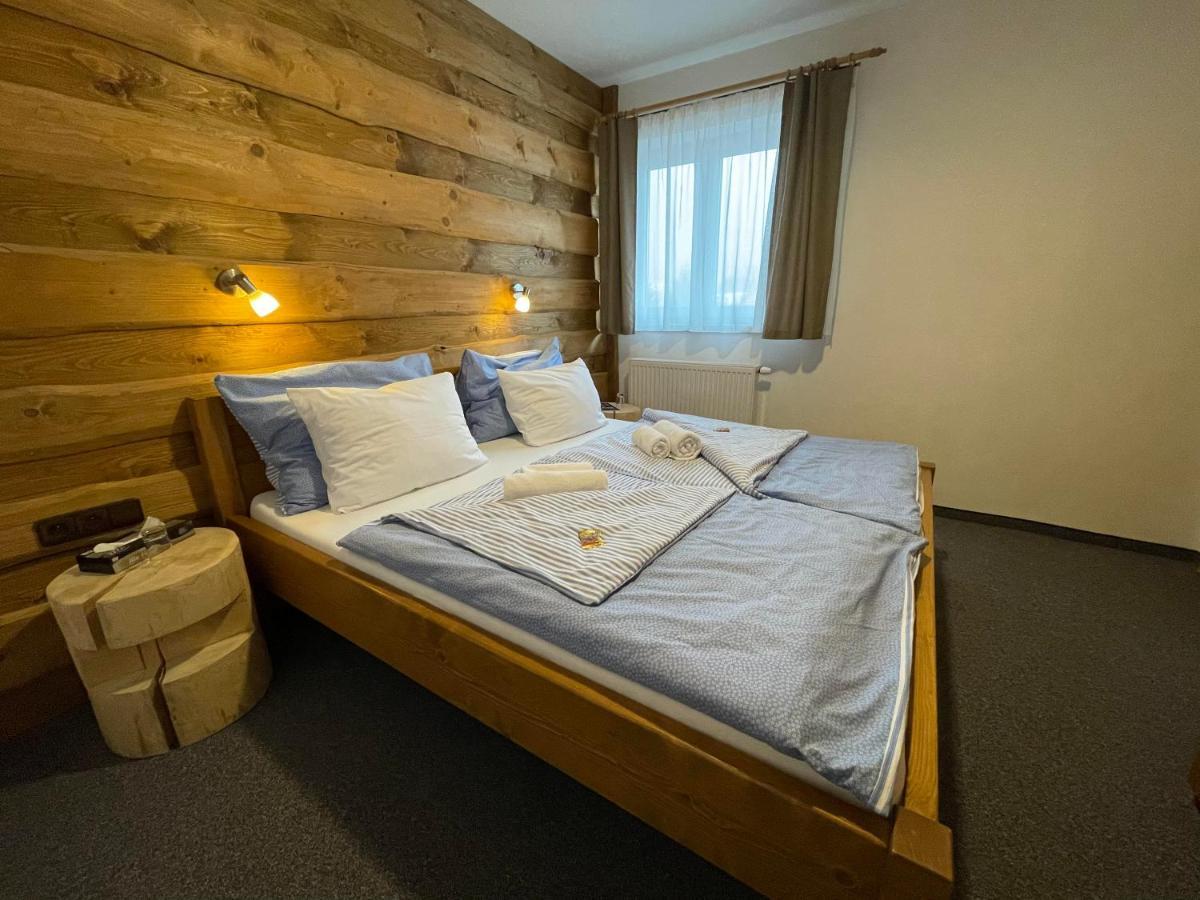 Hotel Kristian Kubova Huť المظهر الخارجي الصورة