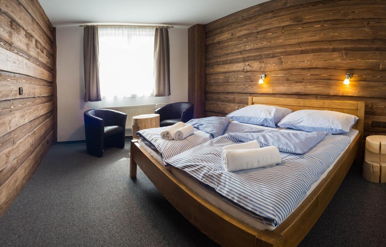 Hotel Kristian Kubova Huť المظهر الخارجي الصورة