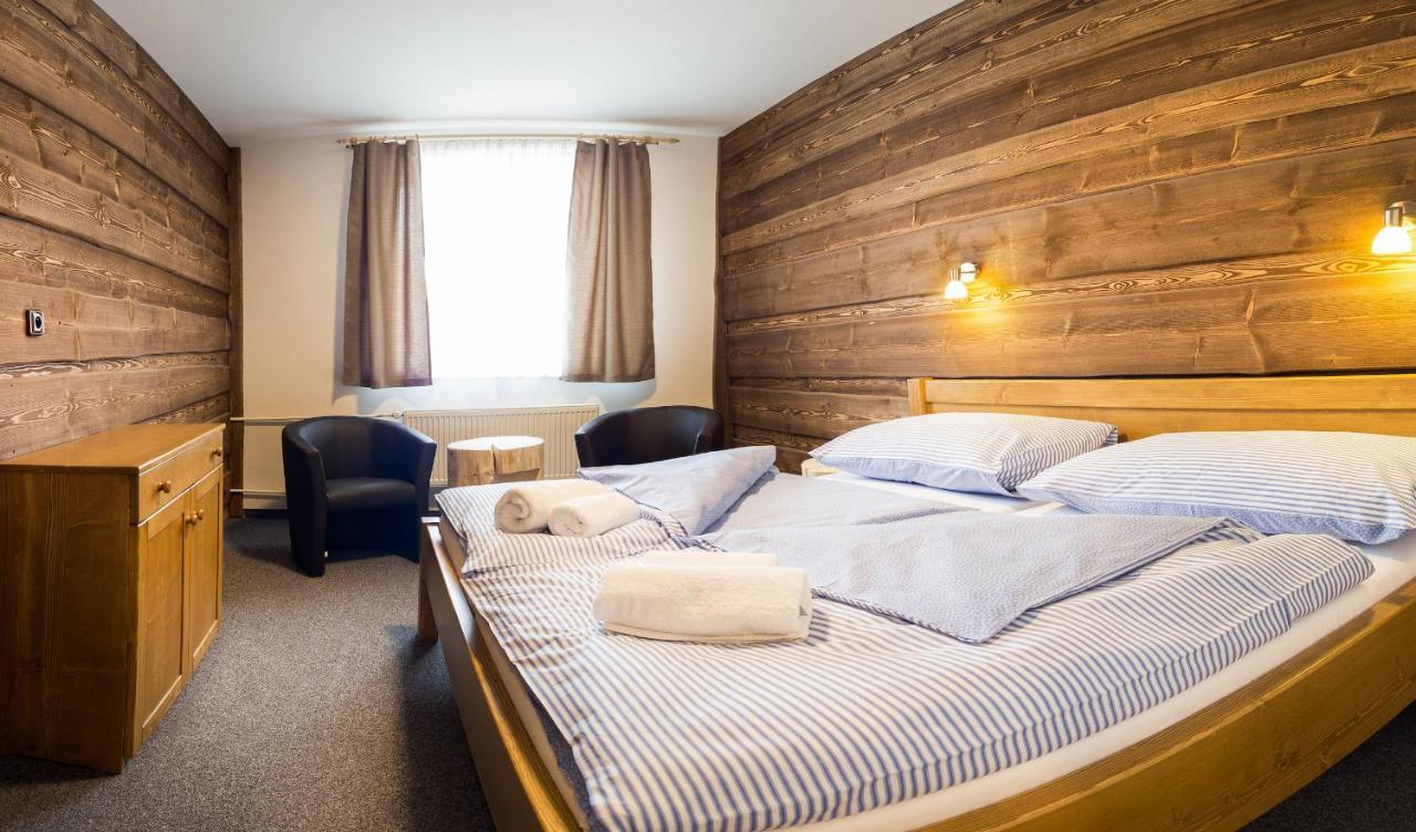 Hotel Kristian Kubova Huť المظهر الخارجي الصورة